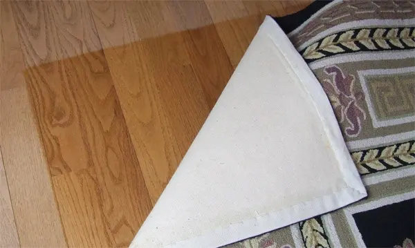 hardwood-floor-with-sun-damage